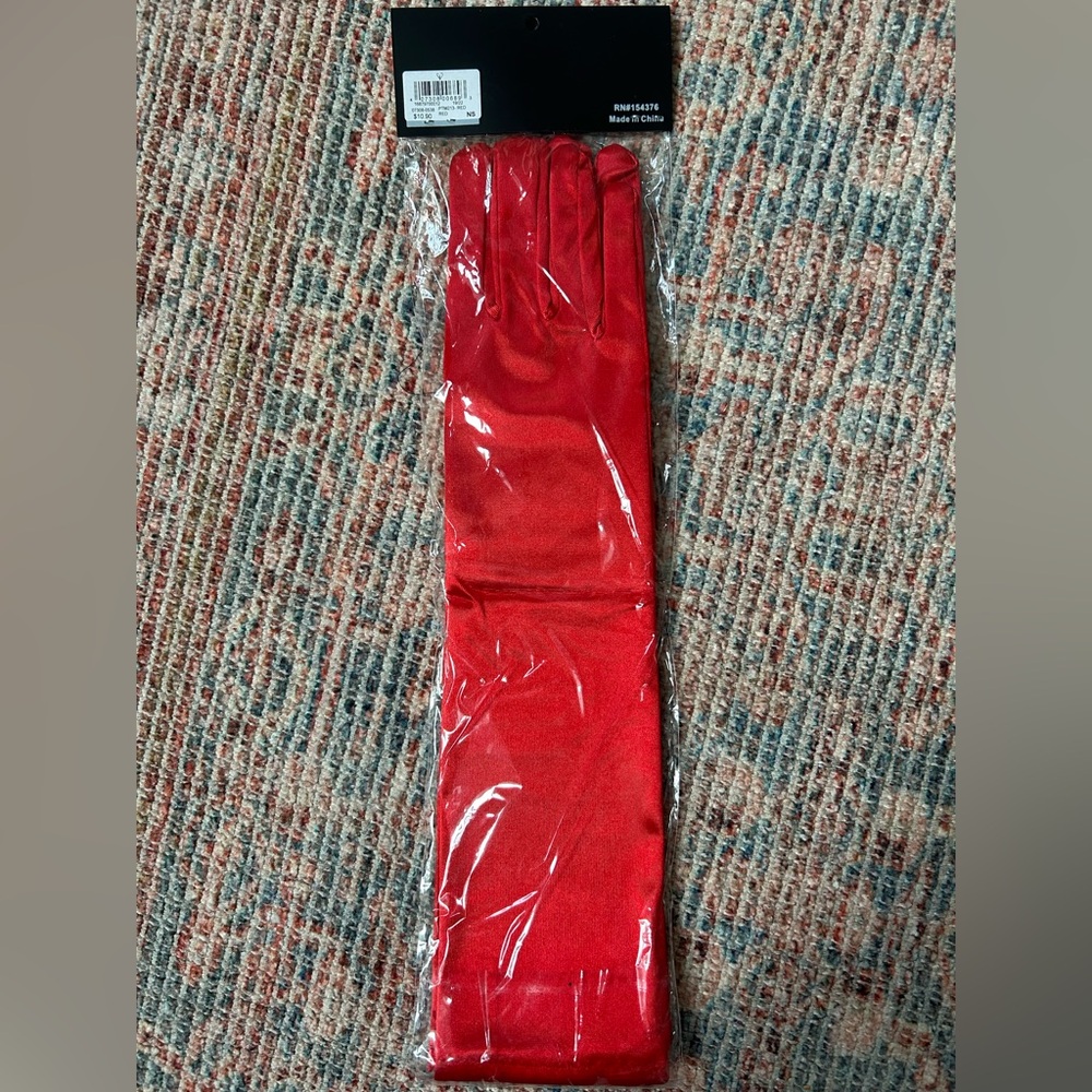 Red gloves - Picture 2 of 2